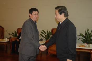 省委书记梁保华视察扬子江药业